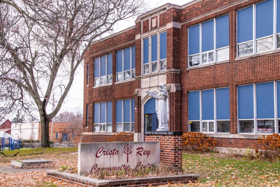 Cristo Rey Community Center is offering free meals on Thanksgiving Day, 12-2pm at 1717 N. High St, Lansing, MI. 