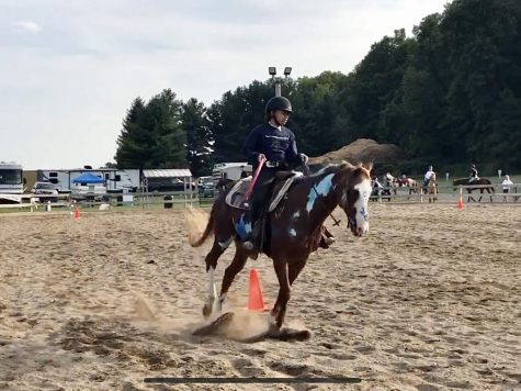 talia-medina-horse-riding