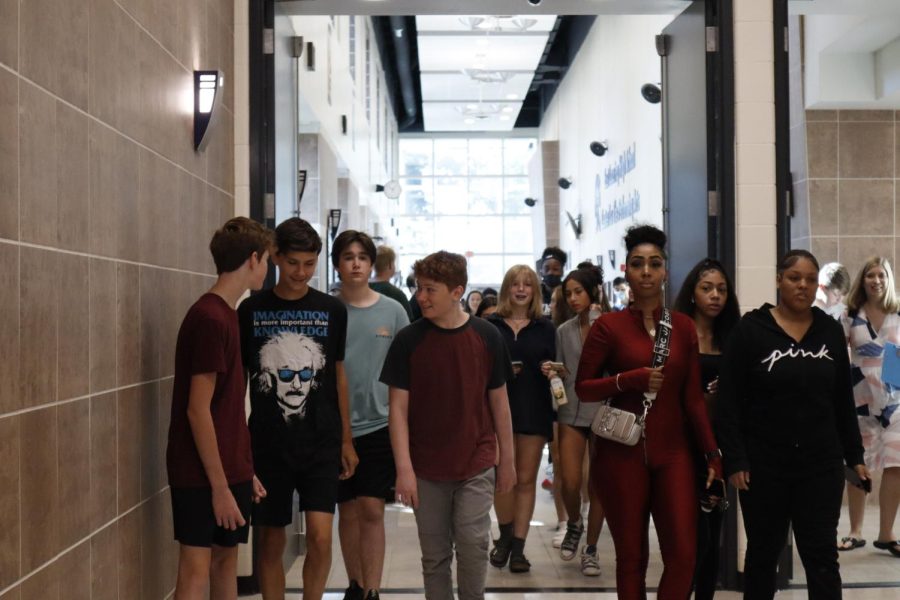 An assembly of students and parents fill the hallways after welcoming speeches from ELHS administration. August 16, 2022. 