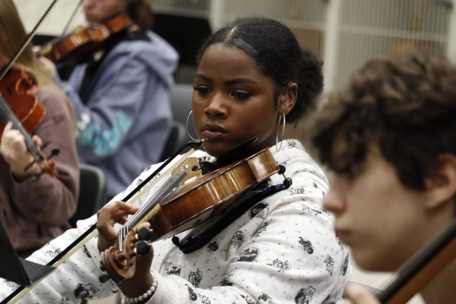 Rehearsing Brandenburg Concerto No.3 in Symphonic Orchestra on Oct 27, 2nd chair Corrine Williams-Hough (10) plays her viola.