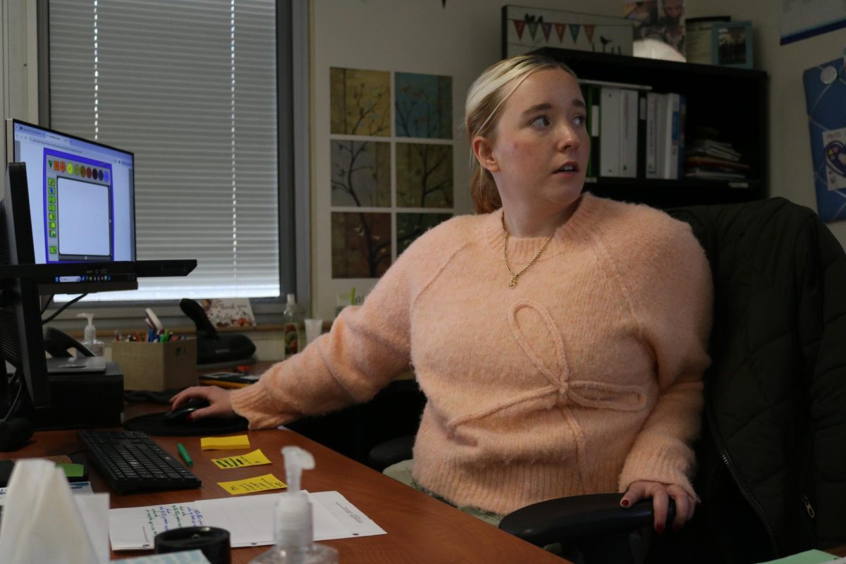 Math intern Claire Ackerman demonstrates a lesson on tessellations through a computer program, making the process more efficient on Dec 4. Ackerman taught this lesson in Ms. Wheeler's third hour Geometry class.