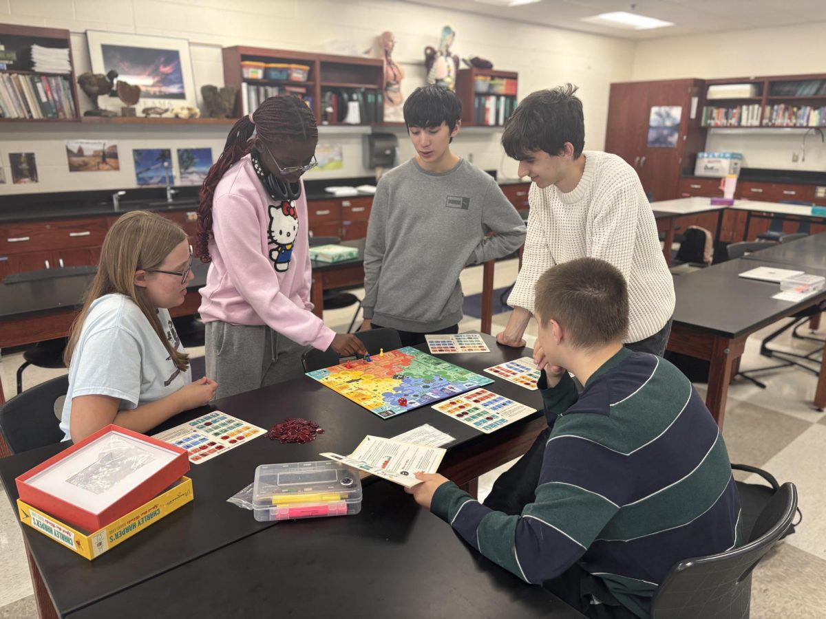 Aya Howard (12), Jemimah Tukurah (12), Tristan Lee, (11), Thomas Armond (11) and Newt Wheeler (12) play a game of Charley Harper's Spot the Birds board game during a club meeting on Wednesday, Sep. 24. 